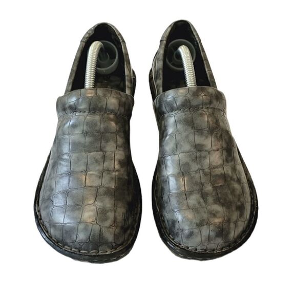 b.o.c Born Concepts Peggy Gray Croccodile Embossed Clog Shoes Size 6.5 - Picture 1 of 8